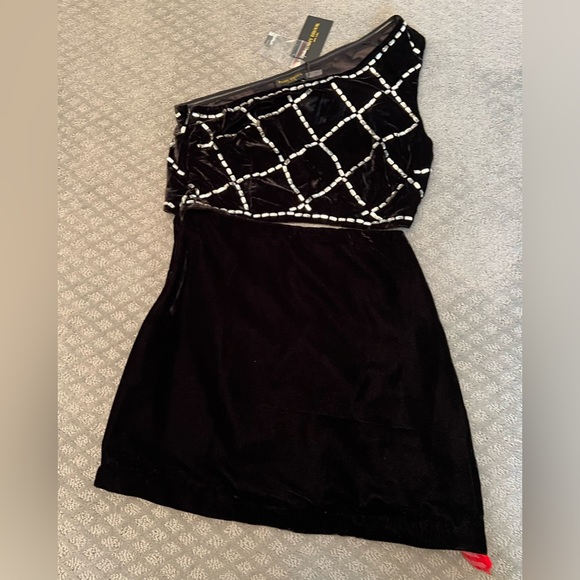 Stunning Ramy Brook Black Velvet dress w/ rhinestones, sexy, luxurious, classy - Picture 3 of 8